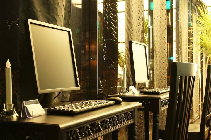 Business Center 23 of 25