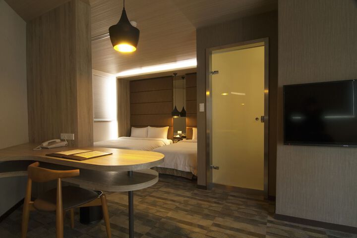 Room 10 of 203