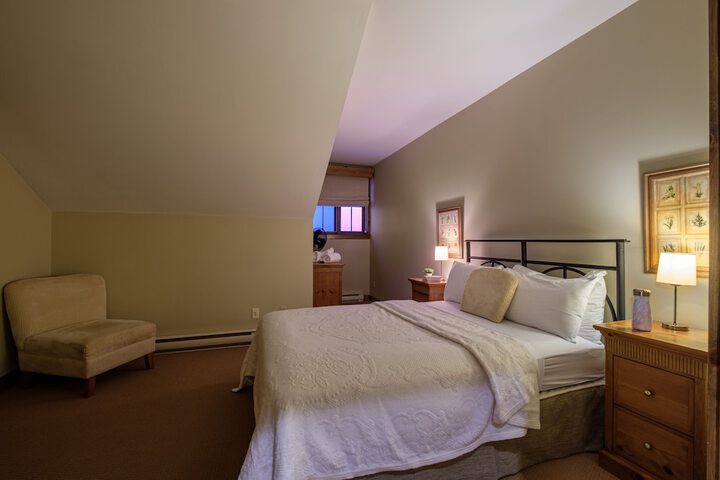 Room 8 of 112