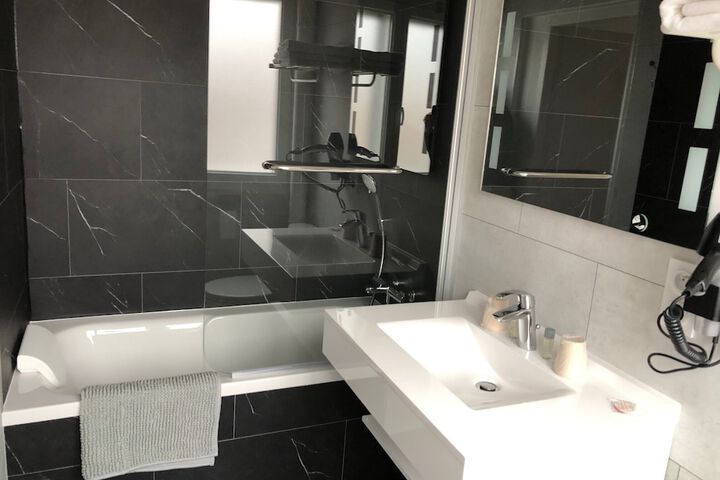 Room 26 of 43