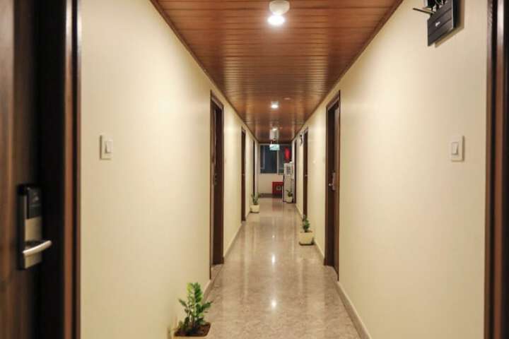 Ballroom/Hall 32 of 34