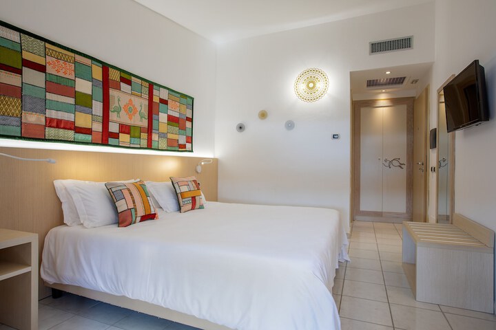 Room 16 of 166