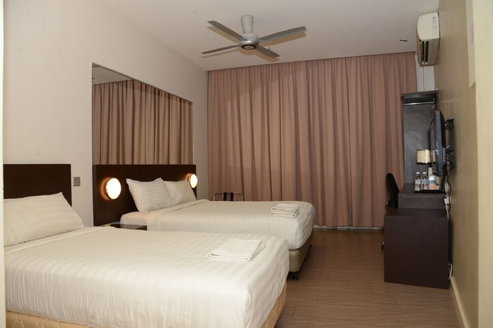 Room 9 of 38