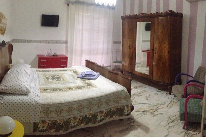 Room 4 of 22