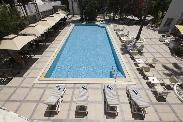 Hotel Pool