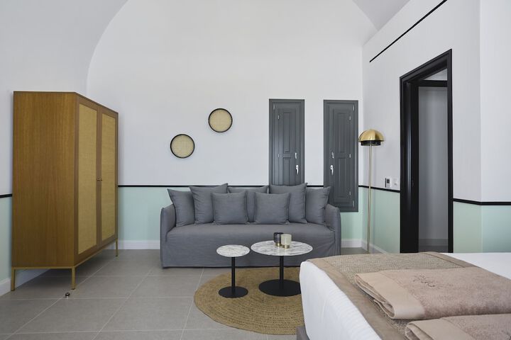 Room 10 of 166
