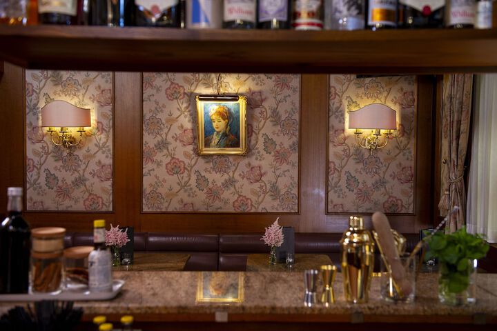 Lounge 67 of 80
