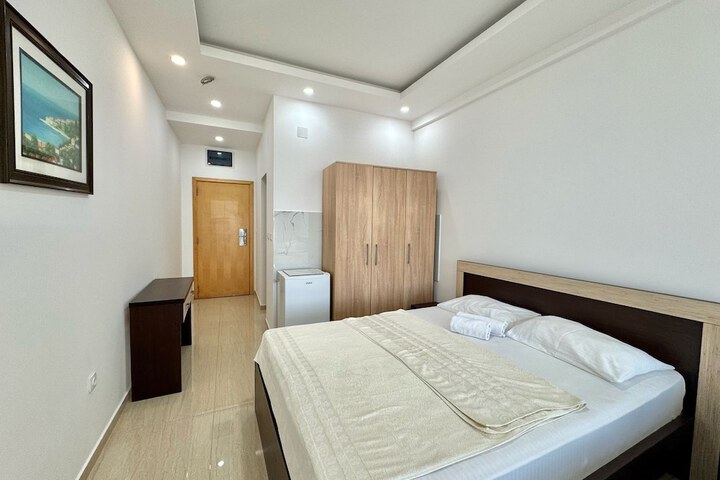 Room 14 of 83