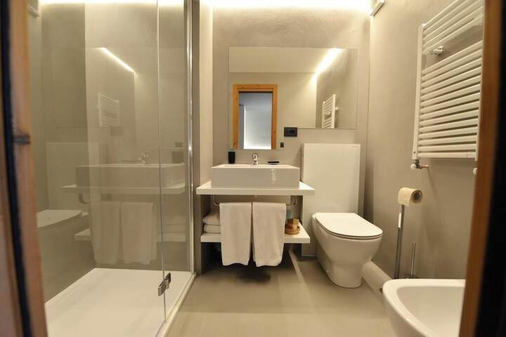Room 15 of 34
