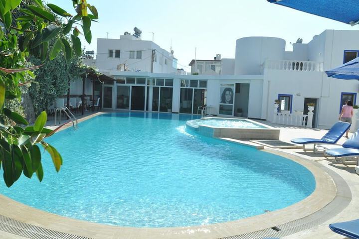 Pool 33 of 50