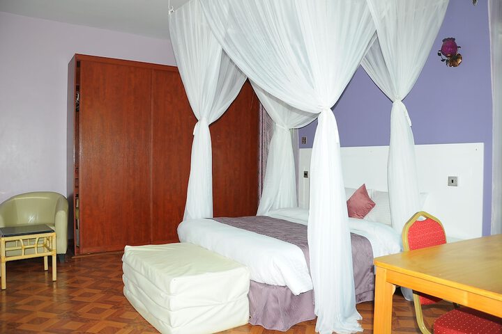 Room 22 of 115