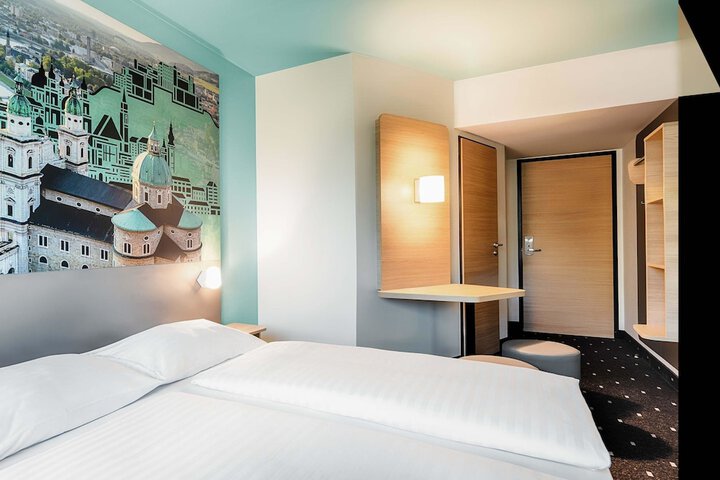 Room 11 of 34
