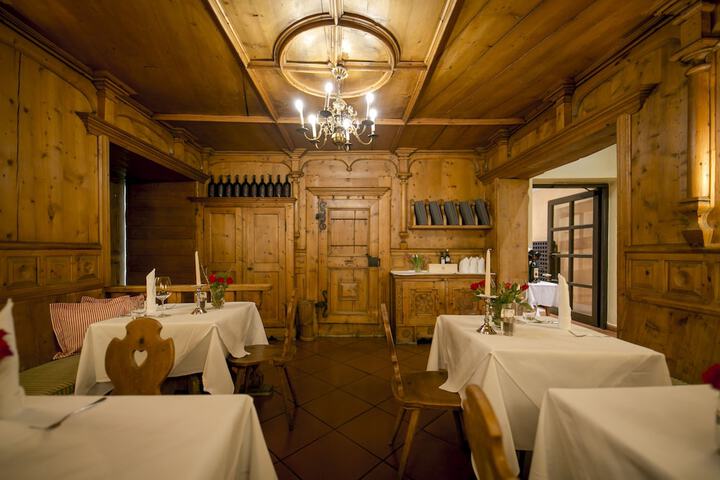 Dining 88 of 136