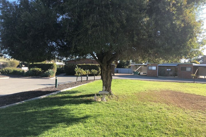 Property Grounds 33 of 42