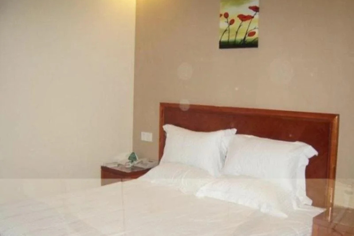 Room 4 of 15