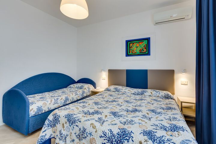 Room 32 of 82