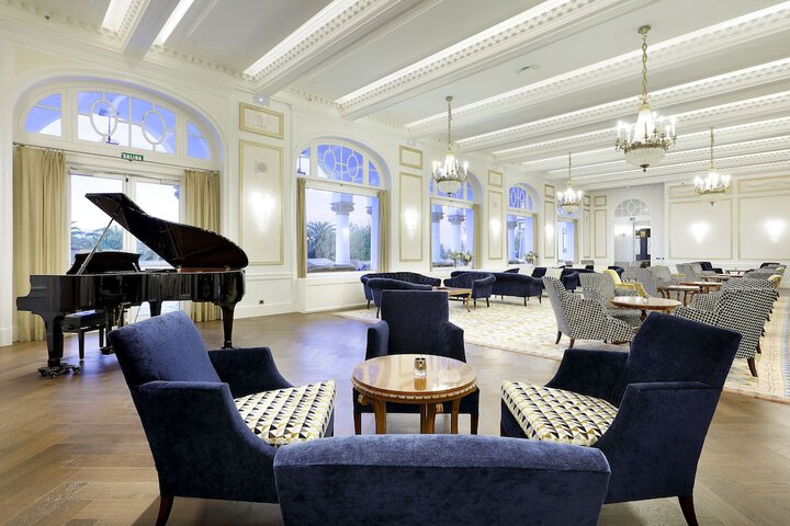 Lounge 89 of 130