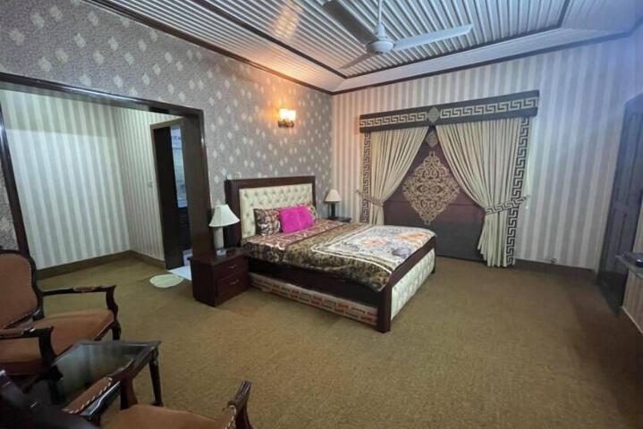 Room 4 of 5