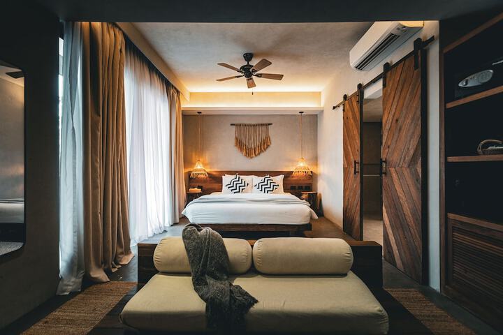 Room 6 of 11