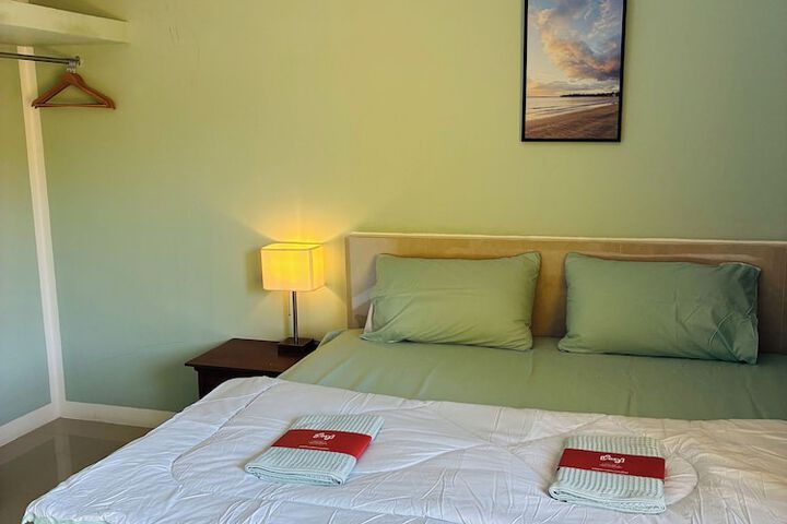 Room 11 of 28