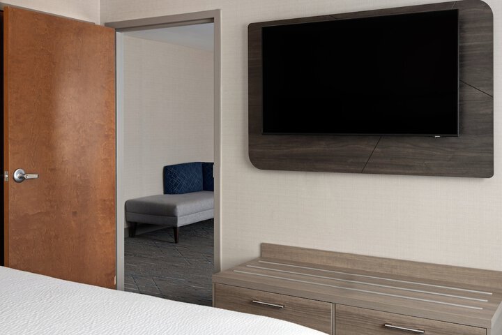 1 King Bed (5 of 13)