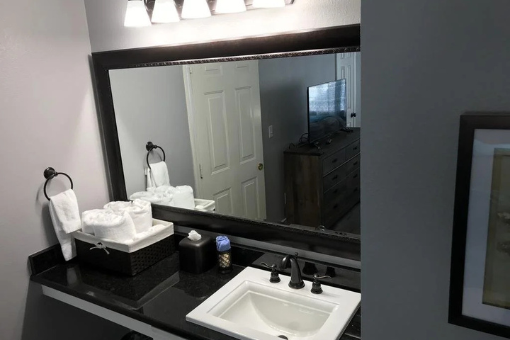 Room 9 of 18