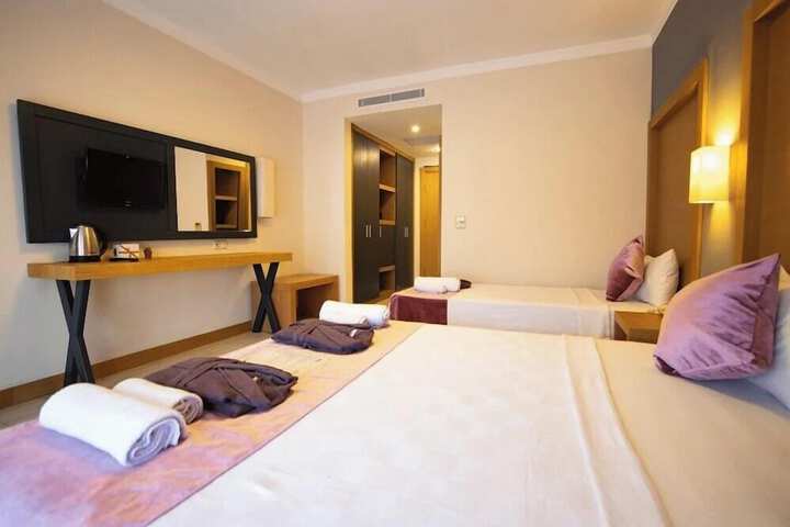 Room 3 of 8
