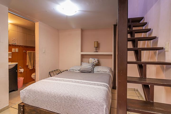 Room 33 of 117