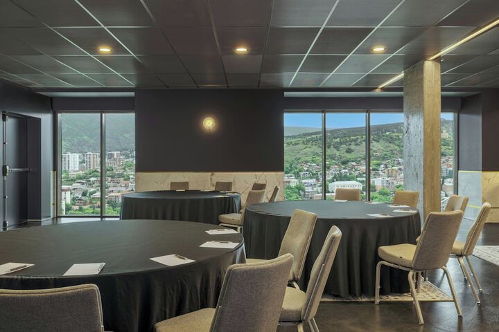 Lounge 195 of 256
