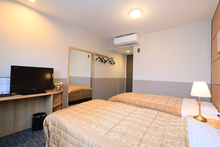 Room 5 of 13