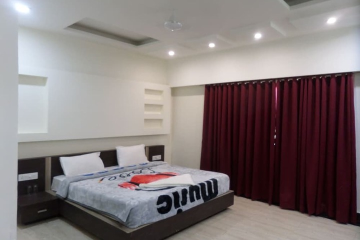 Room 12 of 40