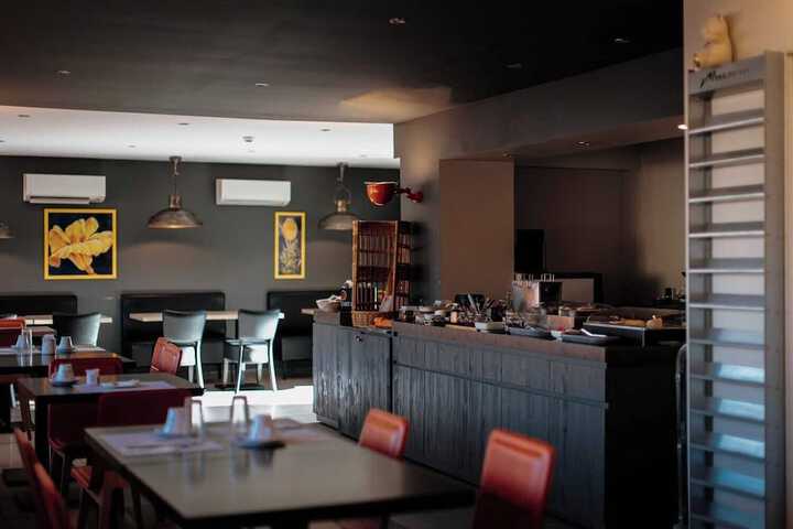 Dining 19 of 29
