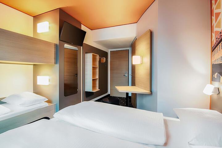 Room 11 of 26