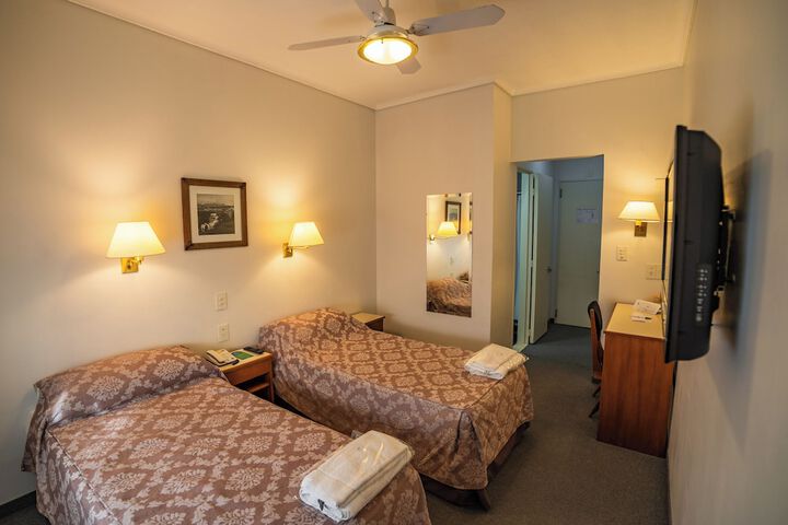 Room 10 of 31