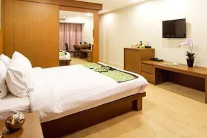 Room 8 of 29