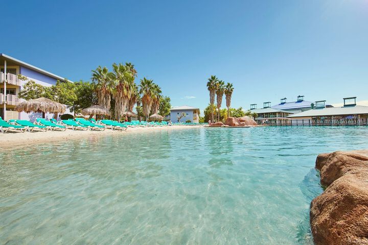 Hotel with Pool