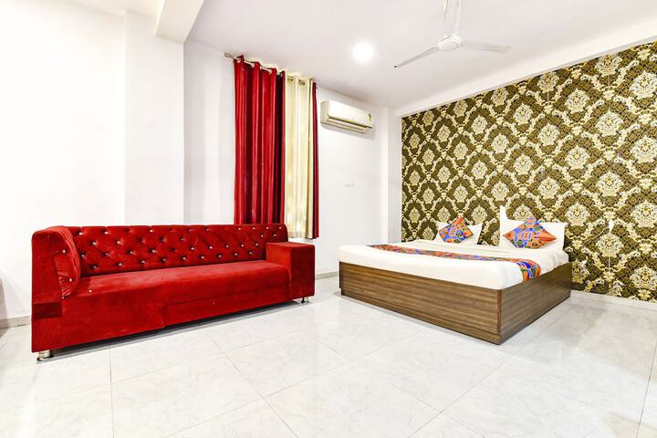 Room 9 of 32