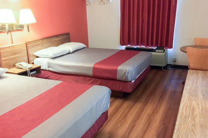 2 Double Beds (4 of 4)