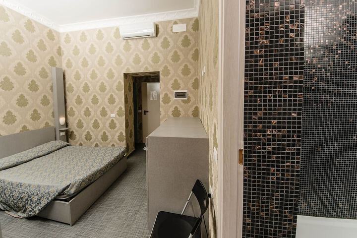 Room 17 of 35