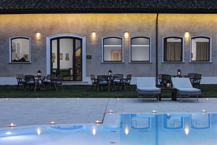 Pool 76 of 123