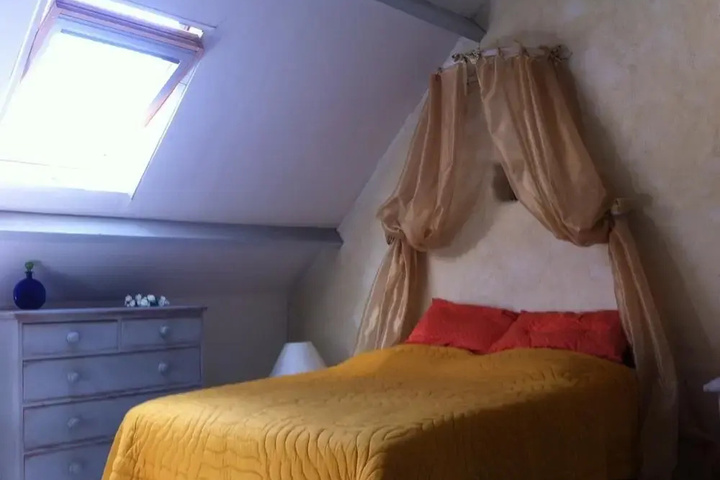 Room 5 of 19