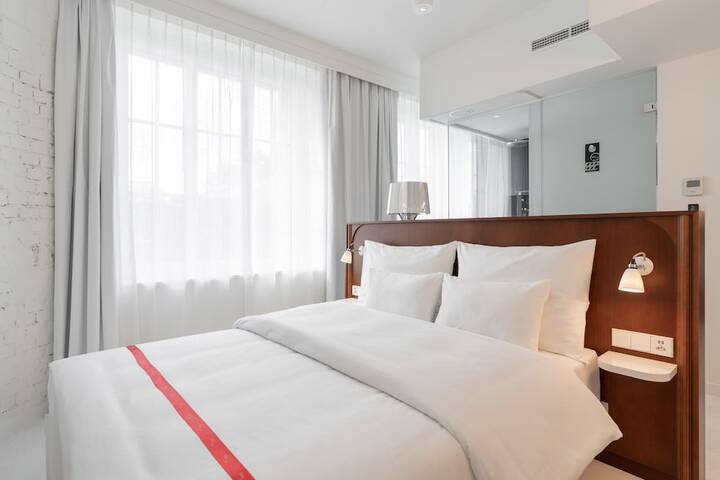 Room 13 of 77