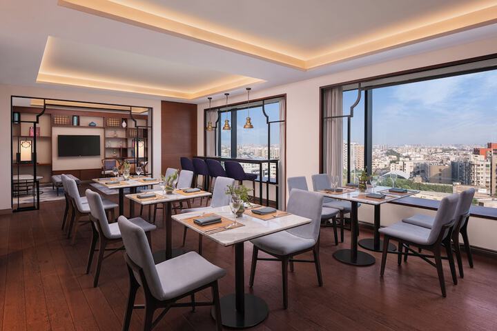 Lounge 70 of 79