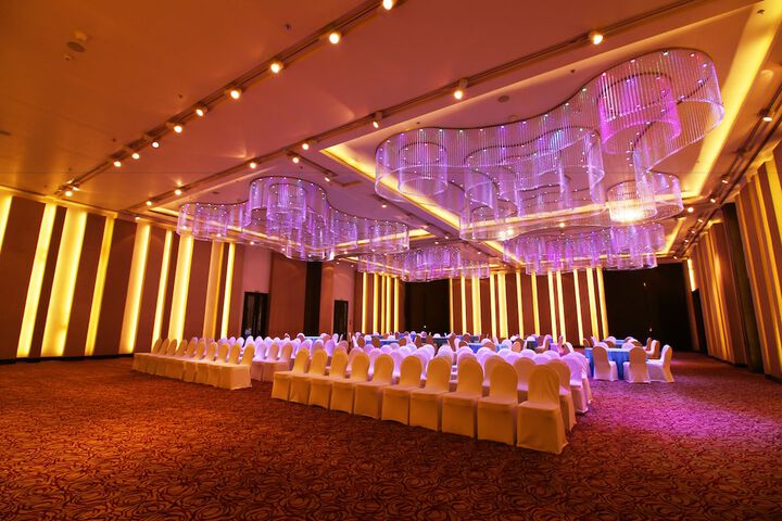 Ballroom/Hall 51 of 63