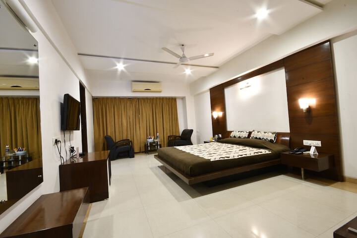 Room 17 of 37