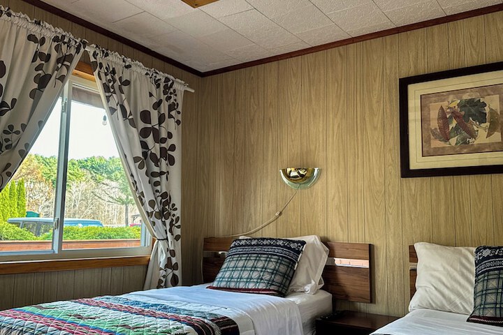 Room 36 of 100