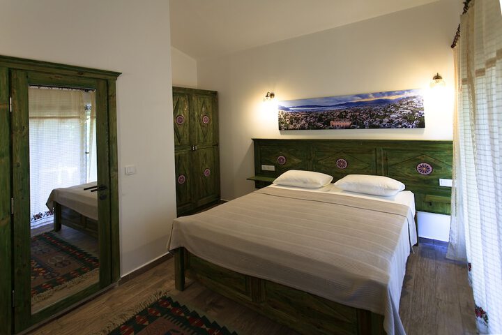 Room 2 of 90