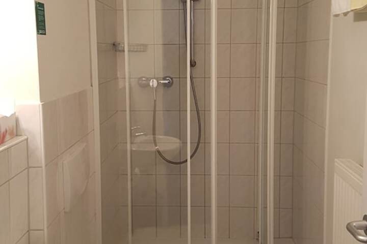 Room 16 of 39