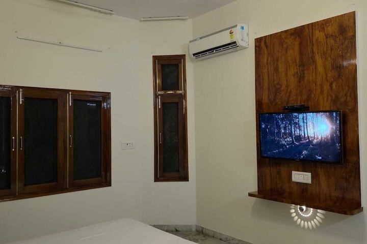 Room 3 of 6