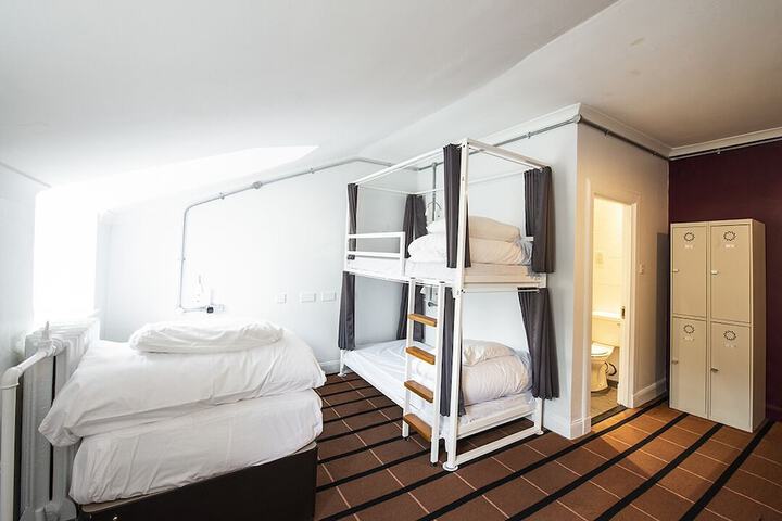Room 10 of 75